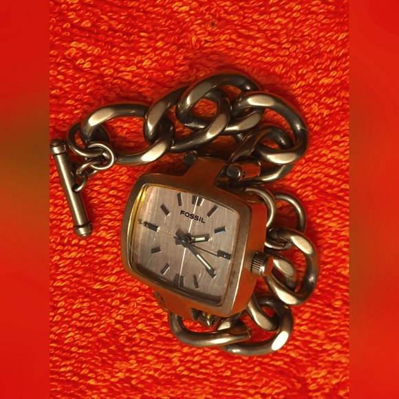 Ladies Fossil Analog Watch With Brown polished Chain Link Band ES - Picture 1 of 15